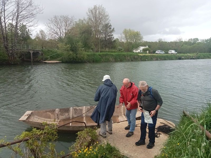 Marais poitevin bateau a chaine 002
